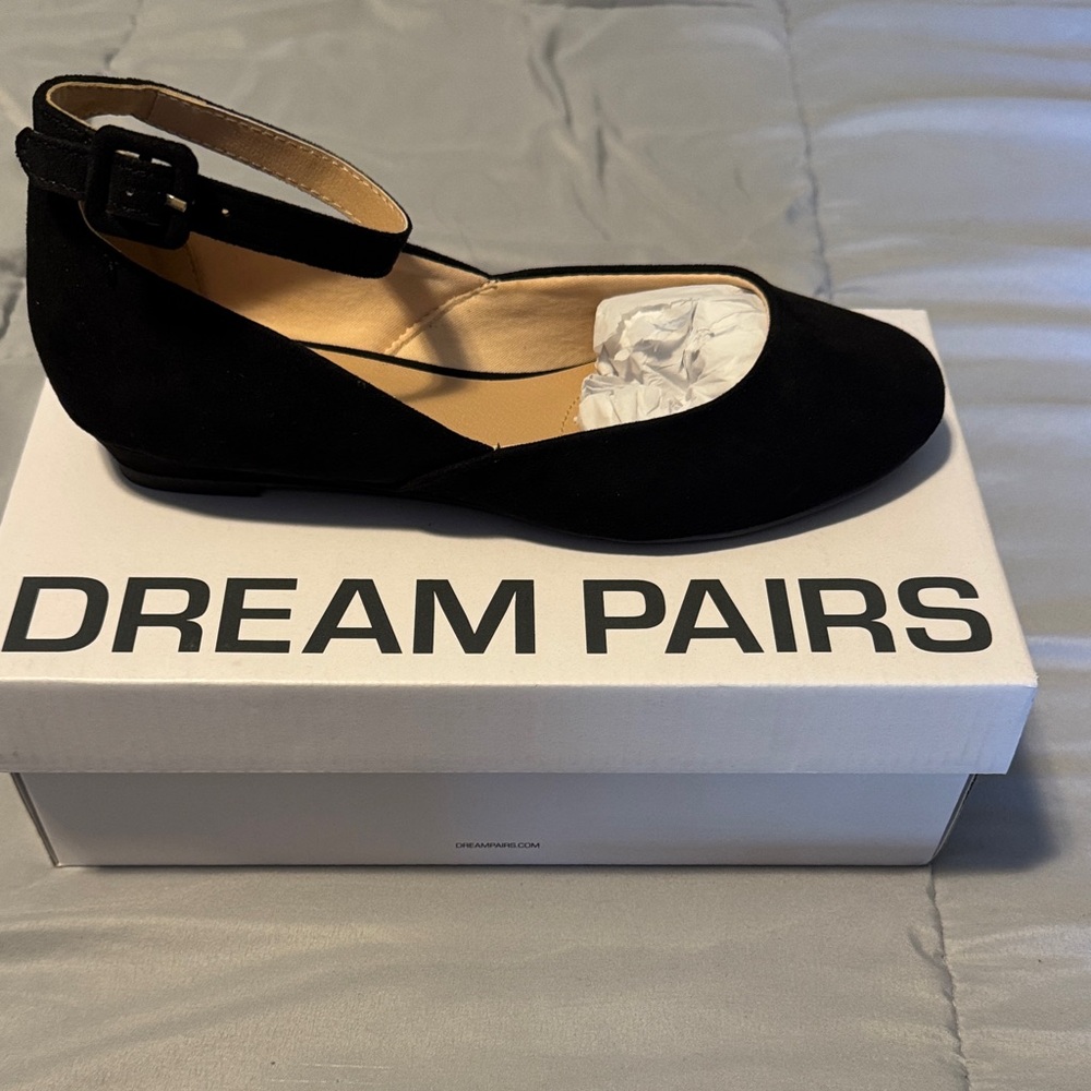 Dream Pairs Women's size 7 Black Ankle Strap Flats- New in Box